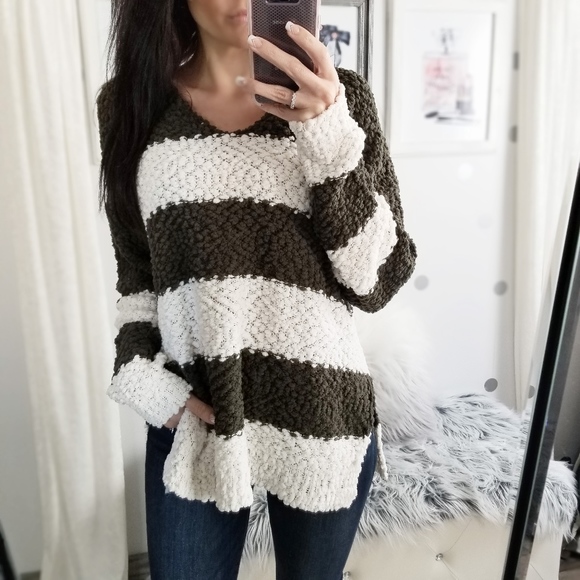 Sweaters - 🎈Popcorn Sweater Olive Stripe Slouchy Pullover